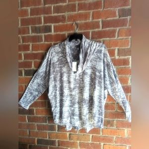 Chelsea & Theodore 2X Woman Cowl neck Top